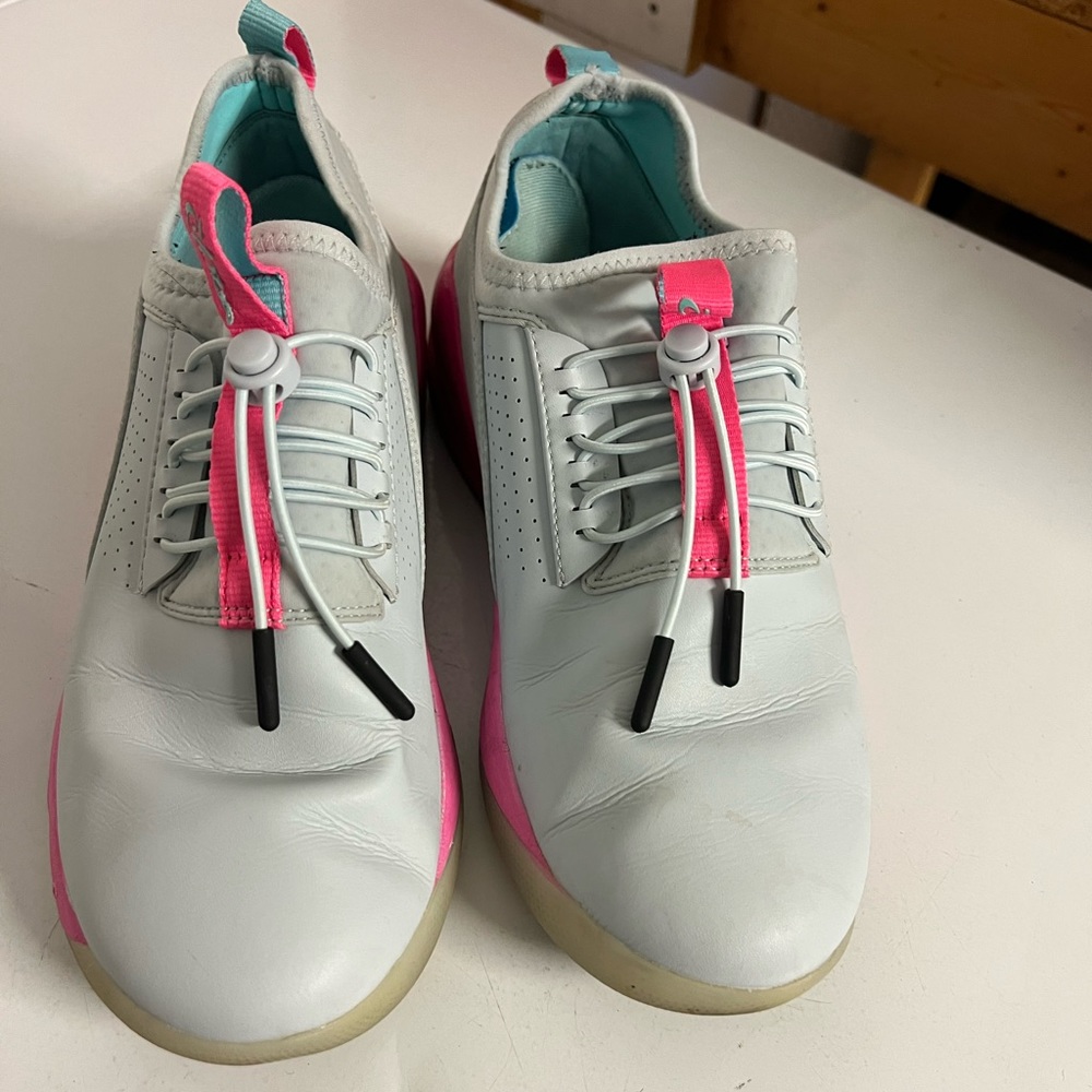 Cloves Nursing Shoes